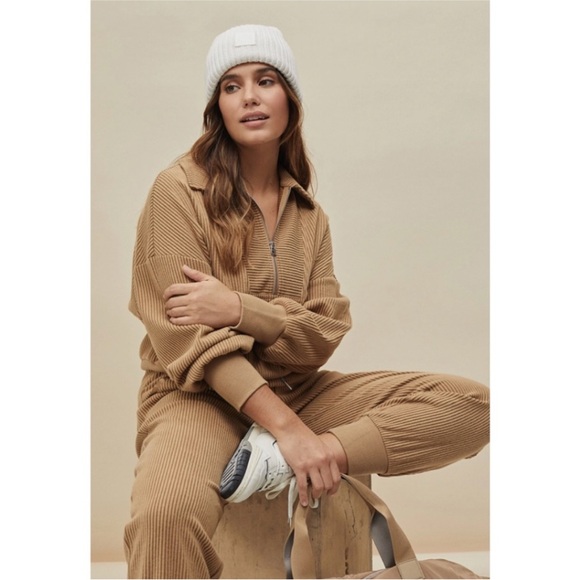 Varley sweatsuit - Picture 2 of 3